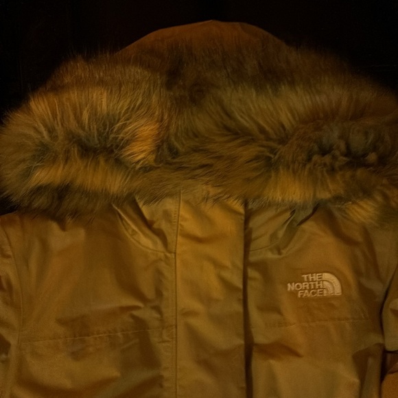 North face women’s down parka 550 Excellent condition. No tags worn twice - Picture 14 of 16